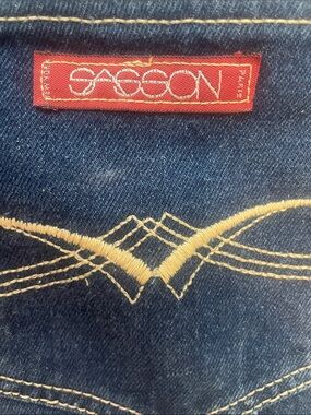 VINTAGE Sasson Mid-Rise Straight Leg Jeans in Dark Blue